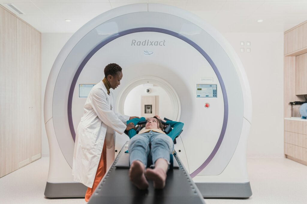 Rezonans magnetyczny MRI - poznaj najważniejsze aspekty tego badania