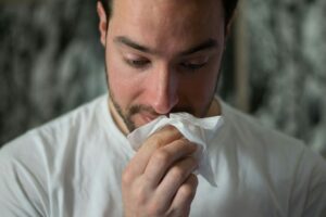 Zatkany nos bez&nbsp;kataru – przyczyny, diagnostyka i&nbsp;skuteczne leczenie