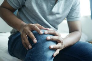 Ból kolana – przyczyny urazowe, zwyrodnieniowe i&nbsp;zapalne